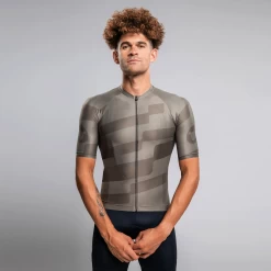 Men's Essentials TOUR Jersey 2.0 - Sand