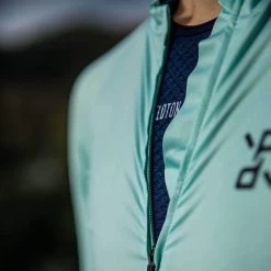 Celeste Recon Men's Jersey 10 Celeste Recon Men's Jersey -Pro Fit Shop PelotonDeParis Celeste Recon Men CyclingJersey Detail VeloVeloSingapore