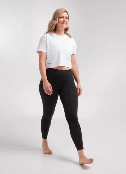 White Women's Crop Tee 11 White Women's Crop Tee -Pro Fit Shop W Action 20.09.03 BSC WMN WHITE CROP 0012